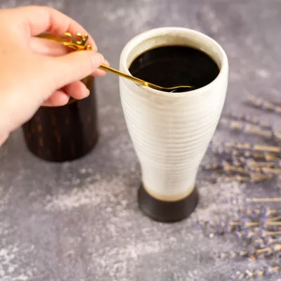높은 세라믹 티 머그
